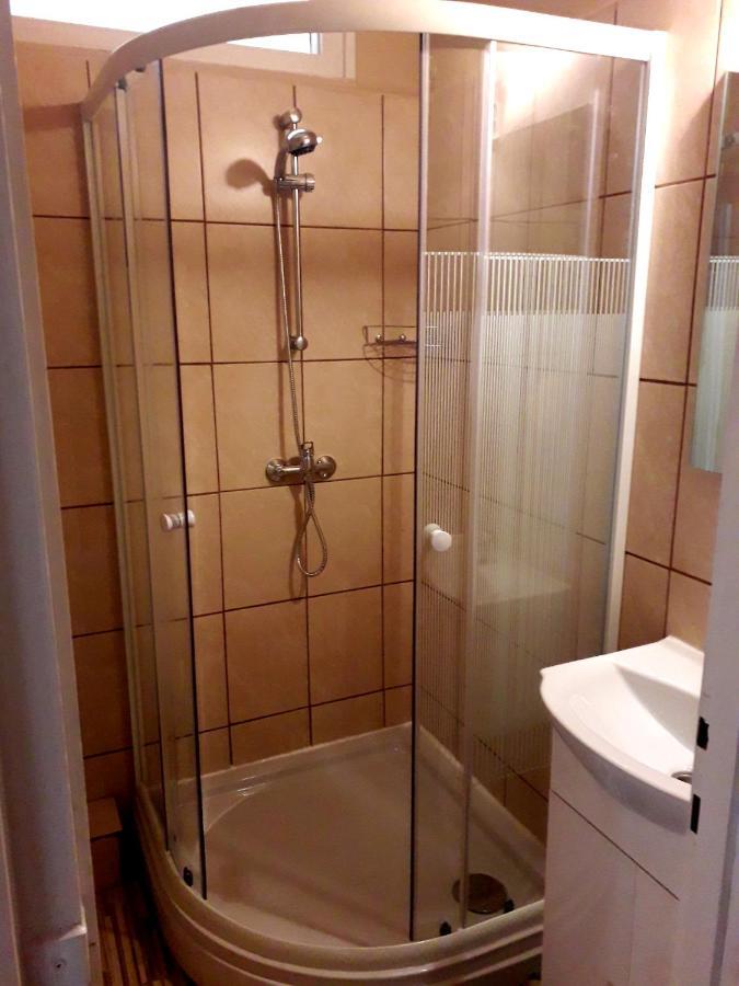 Centrum Apartman Сольнок Экстерьер фото